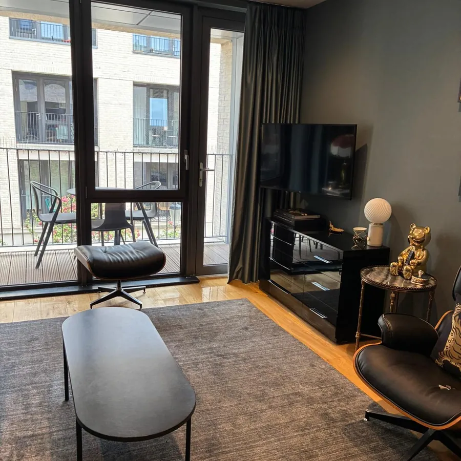 A freshly cleaned living room